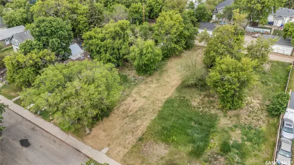 431 R AVENUE S, Saskatoon, SK S7M 2Z4