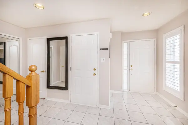 29 Autumn Oak CT, Caledon, ON L7E 1X6