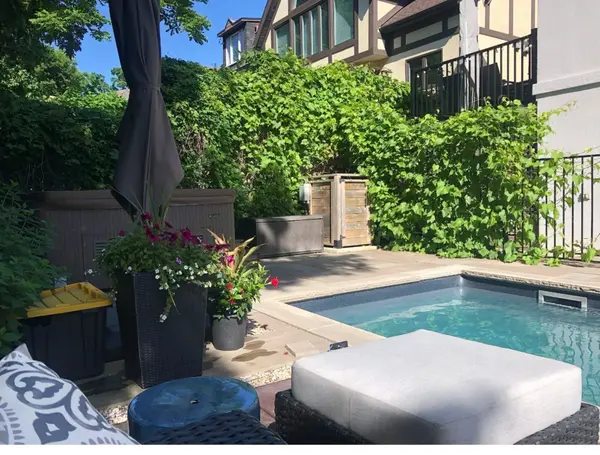 12 Walford RD, Toronto W08, ON M8X 2P1