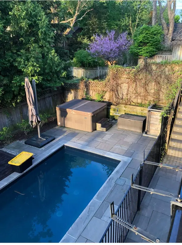 12 Walford RD, Toronto W08, ON M8X 2P1