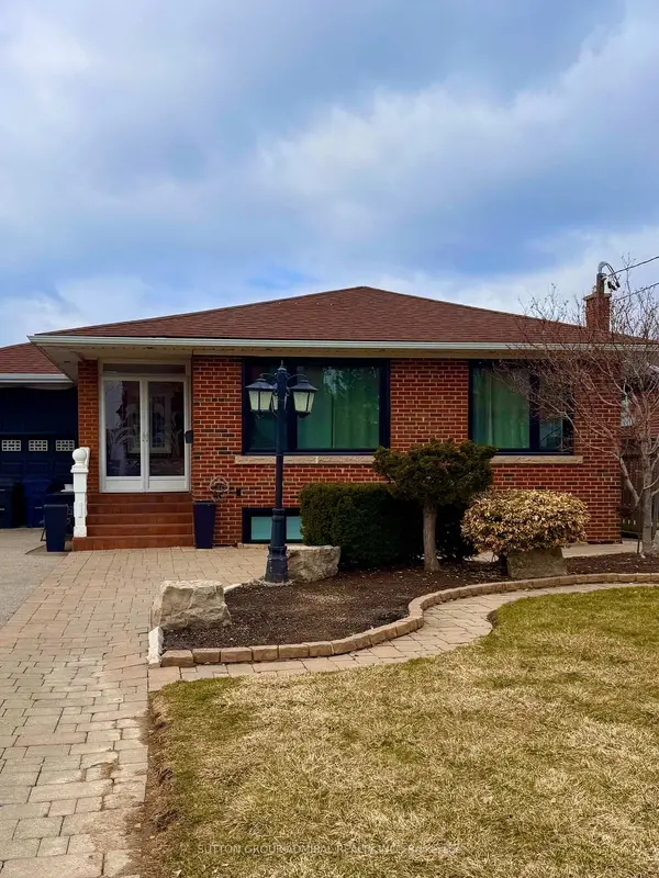 6 Frankfort AVE #Lower, Toronto W04, ON M6L 2Y2