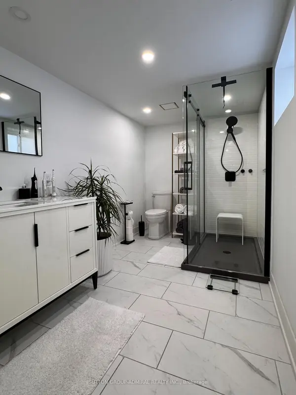 6 Frankfort AVE #Lower, Toronto W04, ON M6L 2Y2