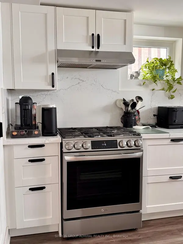 6 Frankfort AVE #Lower, Toronto W04, ON M6L 2Y2