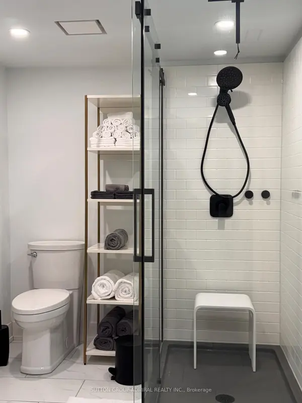 6 Frankfort AVE #Lower, Toronto W04, ON M6L 2Y2