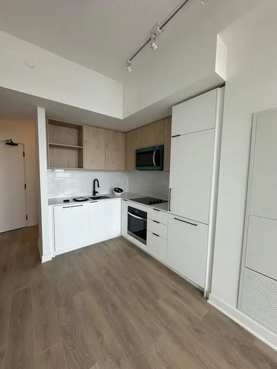 1185 Dupont ST #913, Toronto W02, ON M6H 0G5