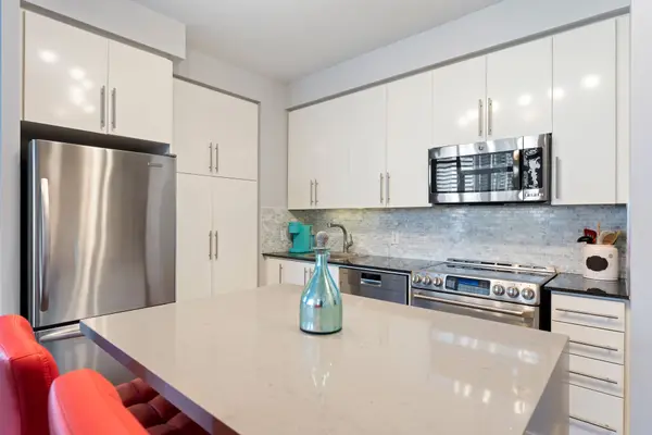 330 Burnhamthorpe RD W #2604, Mississauga, ON L5C 4P4