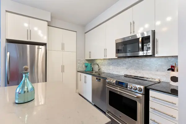 330 Burnhamthorpe RD W #2604, Mississauga, ON L5C 4P4