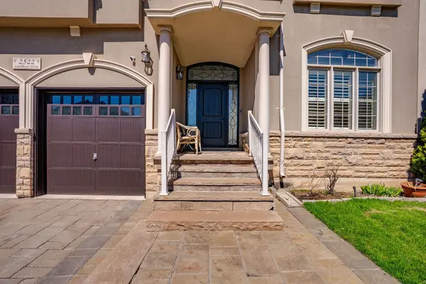 2522 Lyndhurst DR, Oakville, ON L6H 7W3