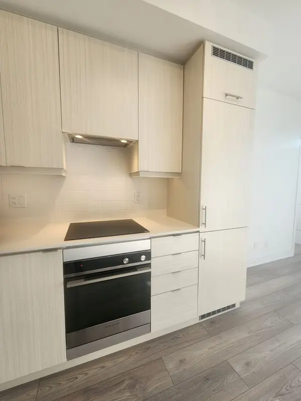 36 Elm DR #3205, Mississauga, ON L5B 1L9