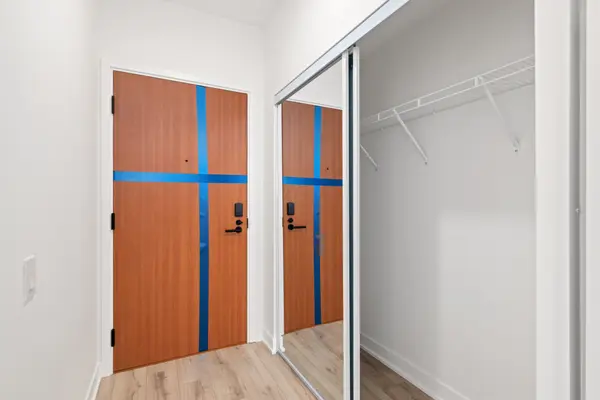 1660 Bloor ST W ##1102, Toronto W02, ON M6P 1A8