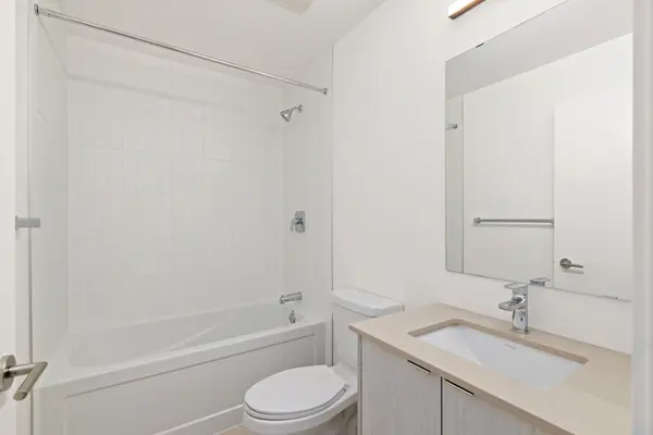 1660 Bloor ST W ##1102, Toronto W02, ON M6P 1A8