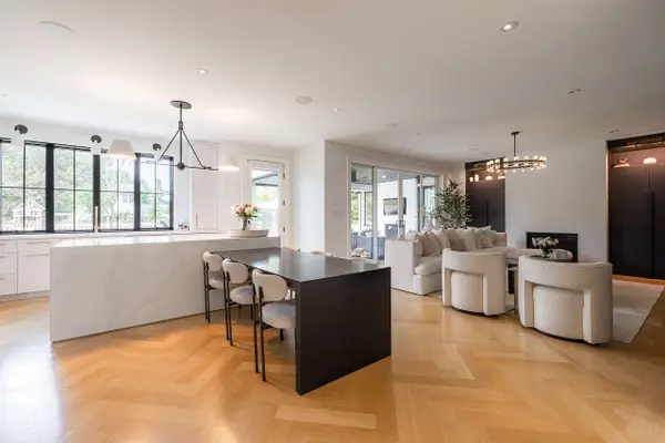 367 Seaton DR, Oakville, ON L6L 3X9