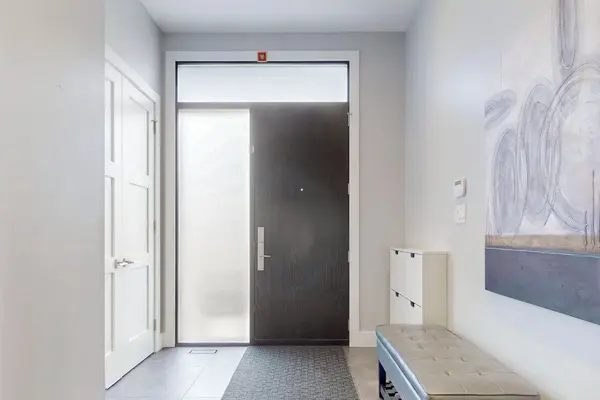 1086 Gardner AVE, Mississauga, ON L5E 1B7