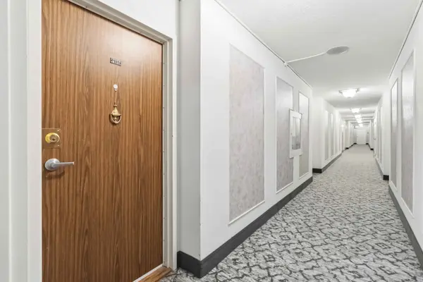 3100 Kirwin AVE #2107, Mississauga, ON L5A 3S6