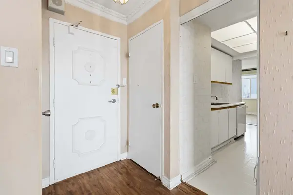 3100 Kirwin AVE #2107, Mississauga, ON L5A 3S6