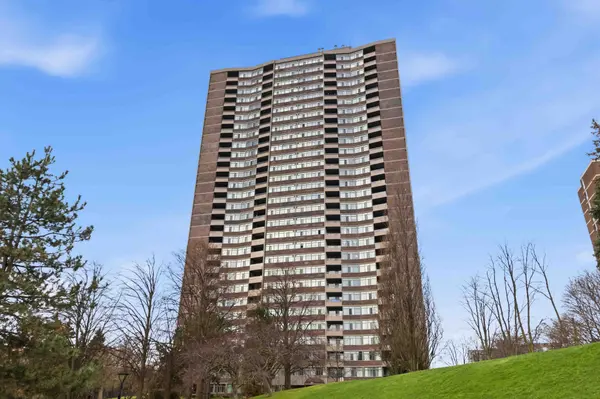 3100 Kirwin AVE #2107, Mississauga, ON L5A 3S6