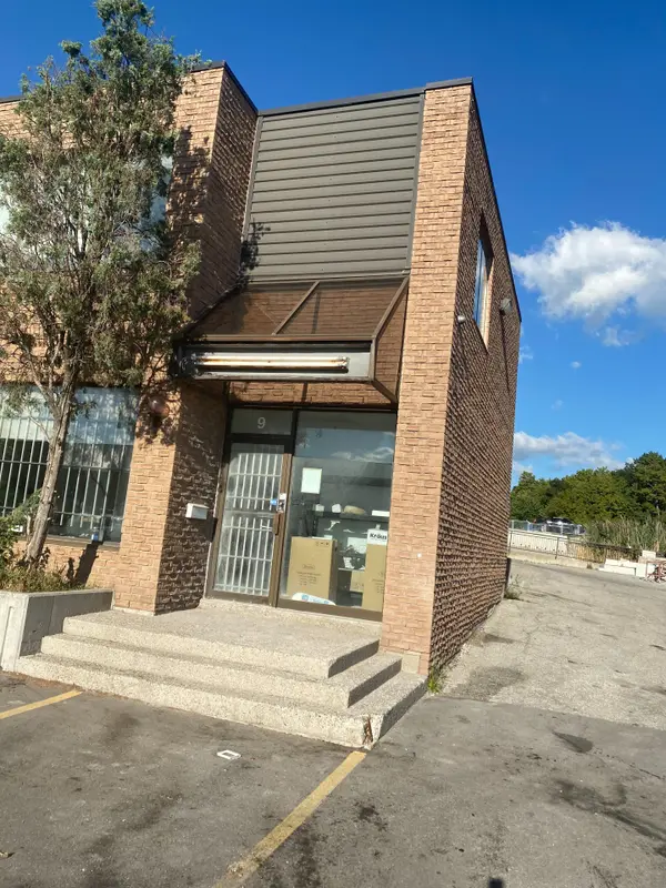 425 Eddystone AVE #8-9, Toronto W05, ON M3N 1H8