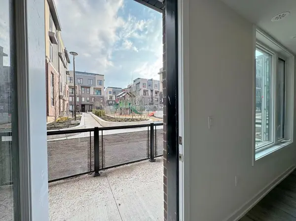 3550 Colonial DR #19, Mississauga, ON L5L 0C1