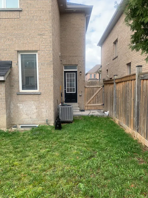 70 Campwood CRES, Brampton, ON L6P 0W8