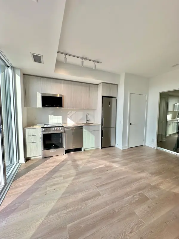 1660 Bloor ST #1106, Toronto W02, ON M6P 1A8