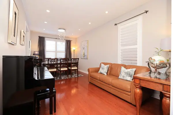 3213 Escada DR, Mississauga, ON L5M 7V6