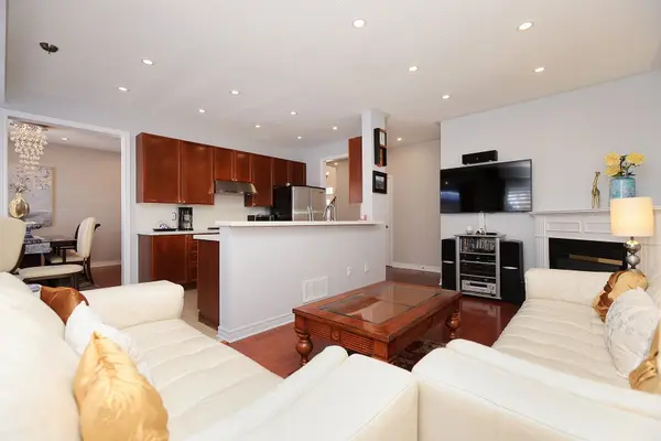 3213 Escada DR, Mississauga, ON L5M 7V6