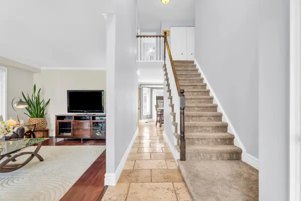 11 Chapman RD, Orangeville, ON L9W 5C7