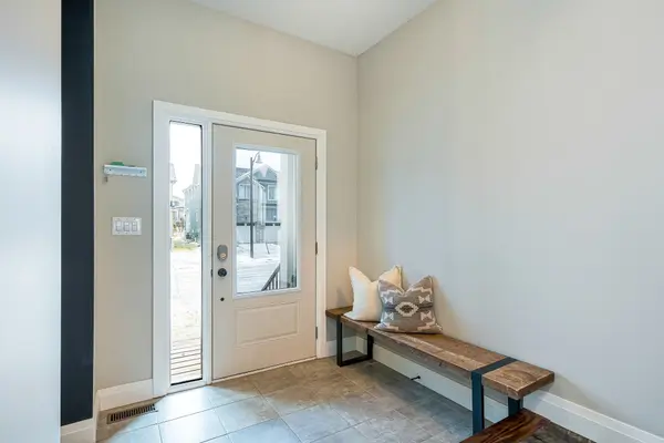 195 Courtland ST W, Blue Mountains, ON L9Y 4E4