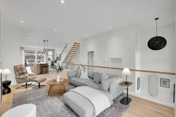 36 Kenora ST, Tunneys Pasture And Ottawa West, ON K1Y 3K8