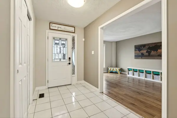 189 Templemead DR, Hamilton, ON L8W 2W1