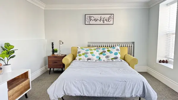 5858 ferry ST #1, Niagara Falls, ON L2G 1S9