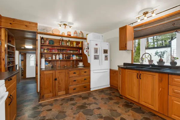 520 First ST N, Gravenhurst, ON P1P 1B9