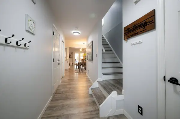 34 Mountain Laurel CRES, Kitchener, ON N2E 3W9