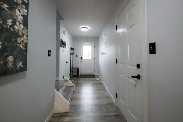 34 Mountain Laurel CRES, Kitchener, ON N2E 3W9