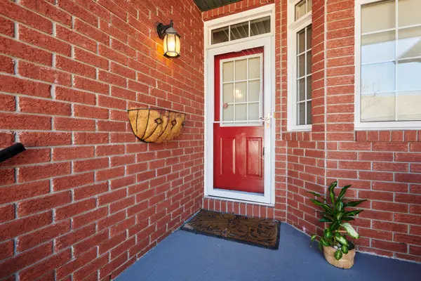 114 Bartlett Private, Hunt Club - Windsor Park Village And Area, ON K1V 2A8