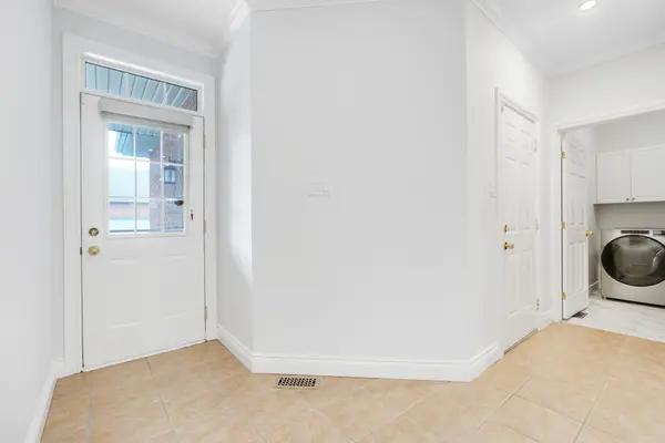 114 Bartlett Private, Hunt Club - Windsor Park Village And Area, ON K1V 2A8