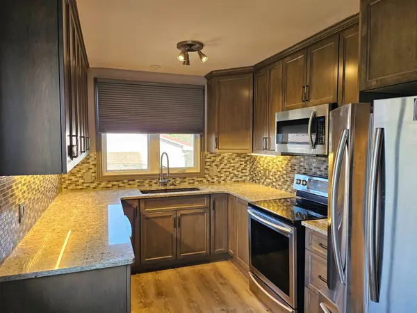 86 Chesterfield DR, Loyalist, ON K7N 1M2