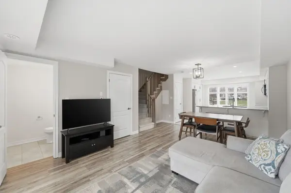 156 Watson Pkwy N #156, Guelph, ON N1E 0P6