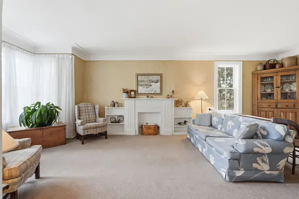 1266 Scenic DR, Hamilton, ON L9K 1J6