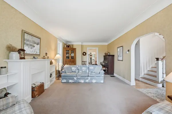 1266 Scenic DR, Hamilton, ON L9K 1J6