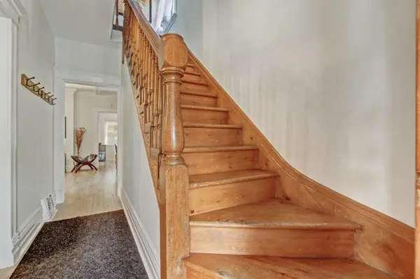 9 Sycamore ST, London East, ON N5Z 1K6