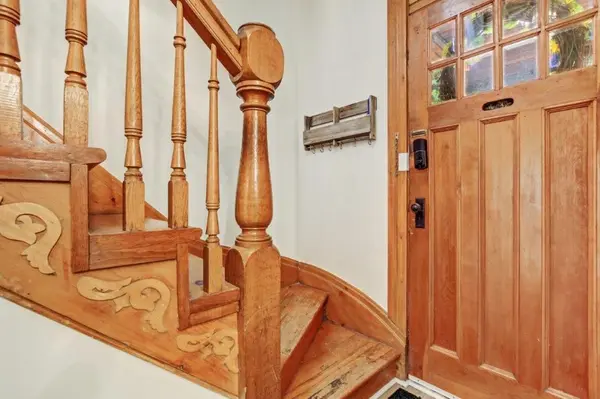 9 Sycamore ST, London East, ON N5Z 1K6