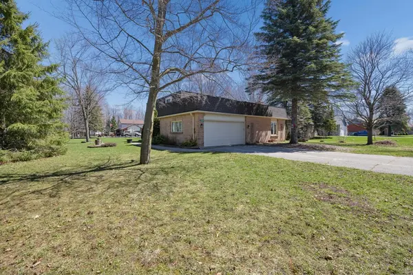 121 Robmar CRES, Kawartha Lakes, ON K0M 2J0