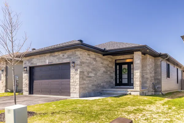 116 Mac Beattie DR, Arnprior, ON K7S 0J5