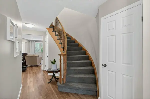 7 Perthshire CT, Hamilton, ON L9B 2H1