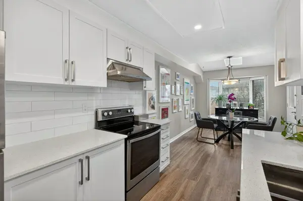 7 Perthshire CT, Hamilton, ON L9B 2H1