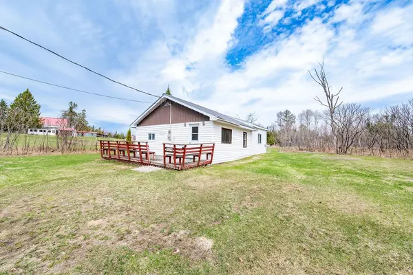 5242 Murphy RD, Greater Madawaska, ON K0J 1H0