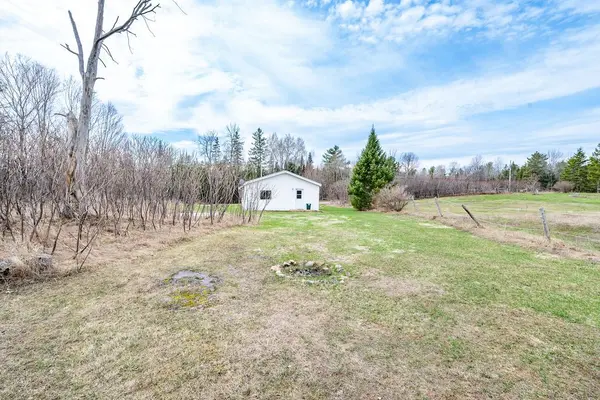 5242 Murphy RD, Greater Madawaska, ON K0J 1H0