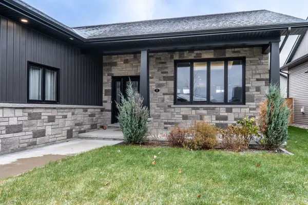 7 Drew ST, Petawawa, ON K8H 0G9