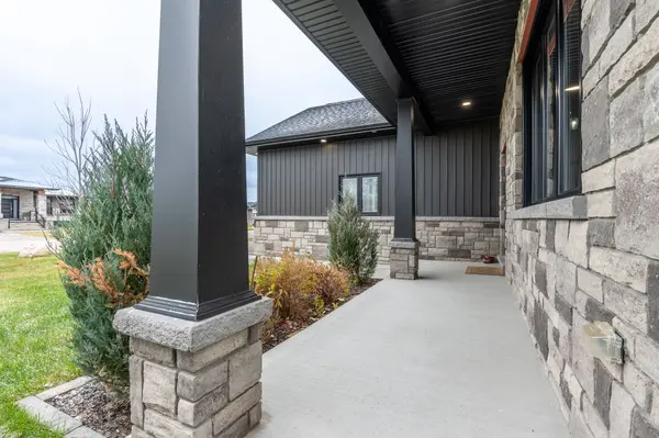 7 Drew ST, Petawawa, ON K8H 0G9